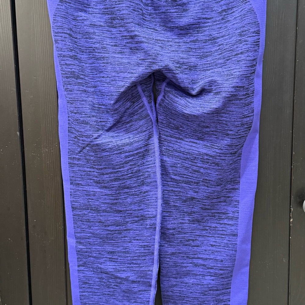 Peloton Purple and Black Performance Leggings Dynamic Fit - Picture 2 of 3